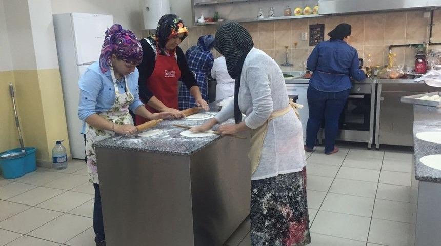 Burhaniye&rsquo;de Uzman Aş&ccedil;ılar Yetişecek