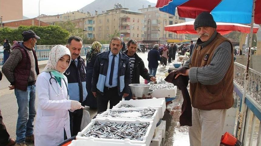 Veterinerden Halk Pazarında Balık Denetimi