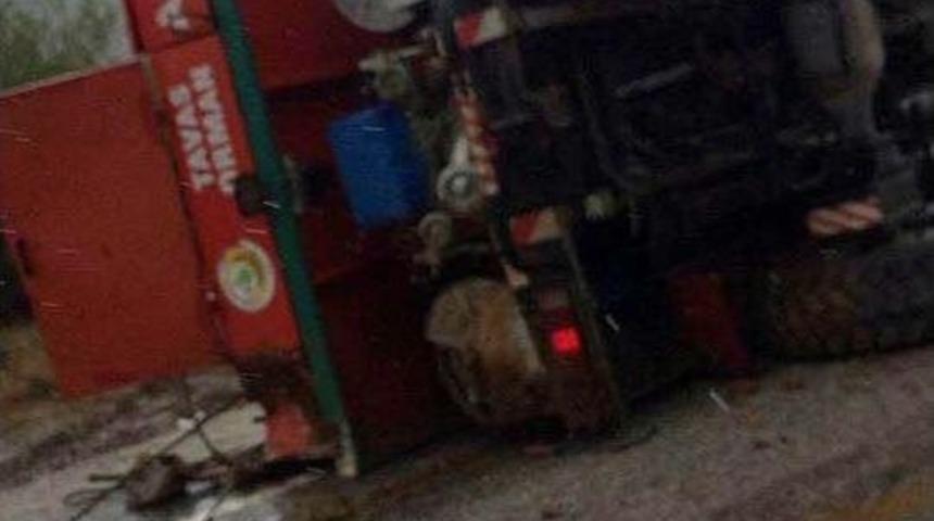 Araz&ouml;z Kaygan Yolda Devrildi: 3 Yaralı