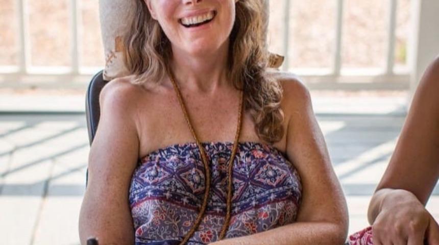 &Ouml;nce Arkadaşlarına Veda Partisi Verdi, Ardından İntihar Etti