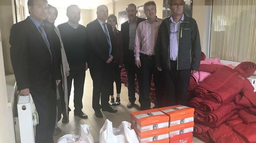 Alaplı Tso&rsquo;dan &Ouml;ğrencilere Mont Ve Bot Yardımı