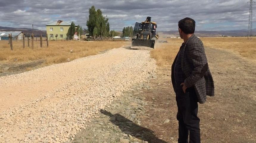 D&uuml;zkışla Beldesinde Sıcak Asfalt &Ccedil;alışması