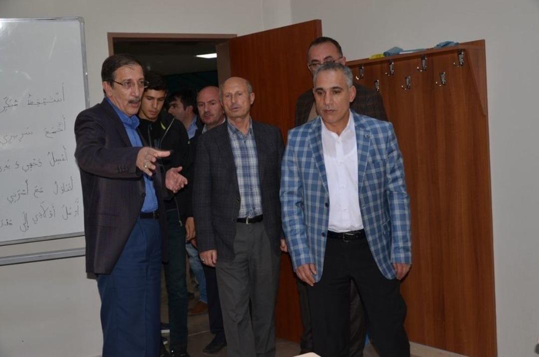 Paland&ouml;ken Belediye Başkanı Orhan Bulutlar, Ak Parti İl Teşkilatına Hizmetlerini Anlattı