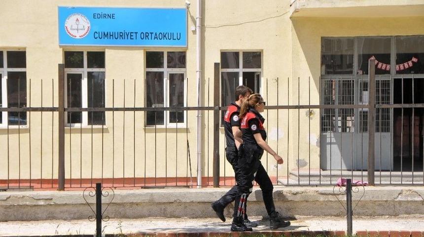 Edirne&rsquo;de &Ouml;ğrencilerin &Ouml;ğle Arasında Okuldan &Ccedil;ıkışları Yasaklandı