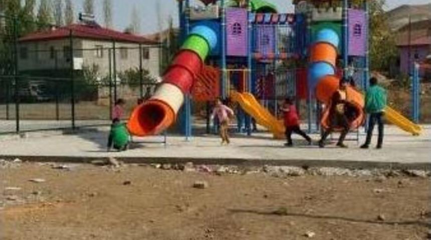 Tuzluca Belediyesinden &Ccedil;ocuklar İ&ccedil;in Yeni Oyun Parkları