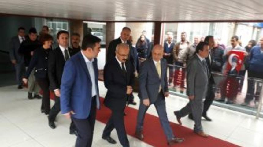 Bakan Elvan, Baykal&rsquo;ı Hastanede Ziyaret Etti