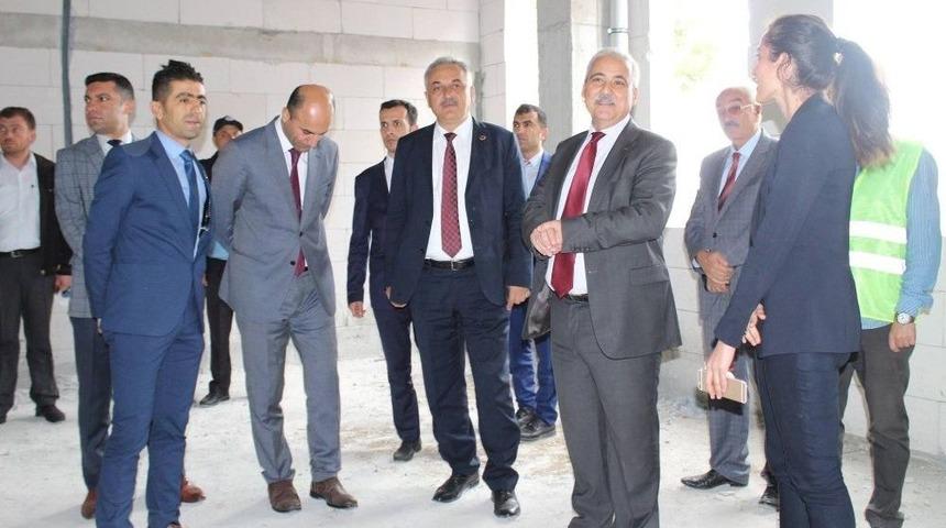 Vali G&uuml;ven&ccedil;er, G&ouml;lmarmara&rsquo;da Muhtarları Dinledi