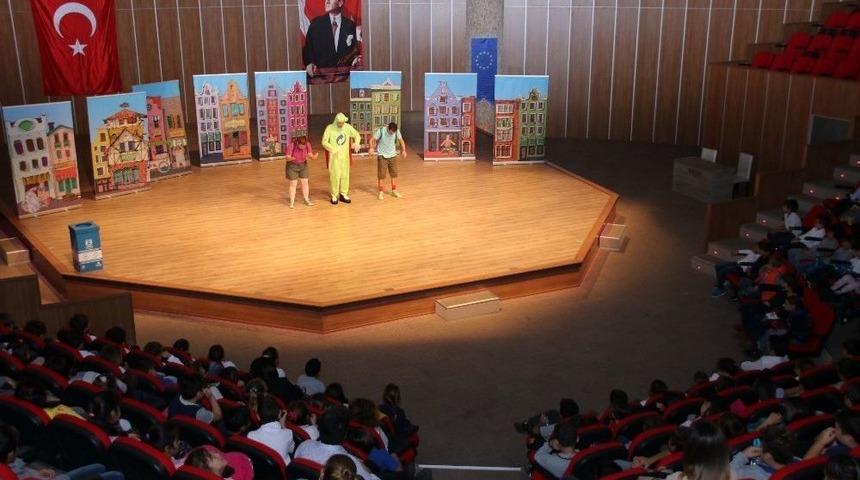 &Ccedil;evre Bilincine M&uuml;zikli Tiyatro İle Katkı