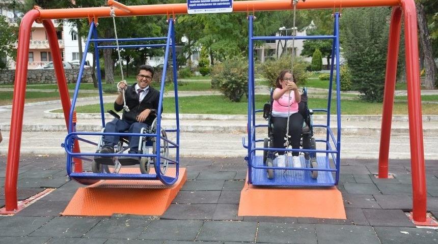 B&uuml;y&uuml;kşehirden Parklara Engelsiz Salıncak