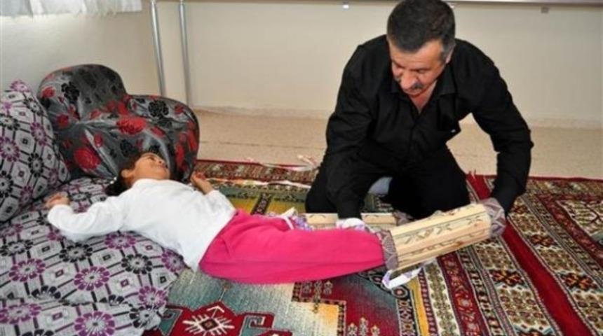 Hem okuma yazmayı hem y&uuml;r&uuml;meyi &ouml;ğretti