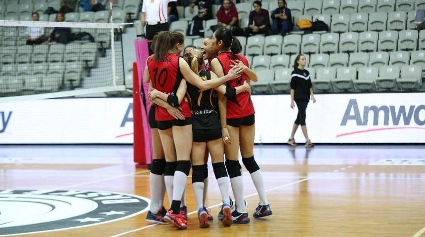 Vakıfbank, Beşiktaş&rsquo;ı Yendi Ve 3&rsquo;te 3 Yaptı