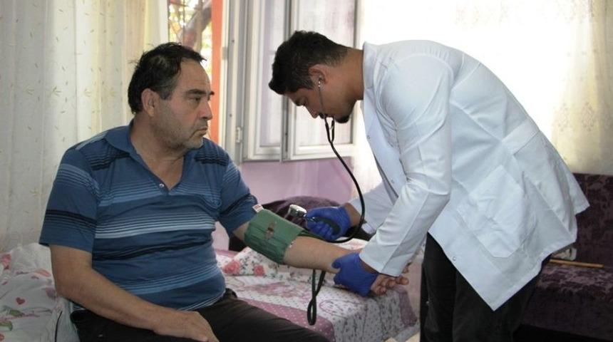 İskenderun Belediyesi Ayda 100&rsquo;e Yakın Hastaya Evde Bakıyor