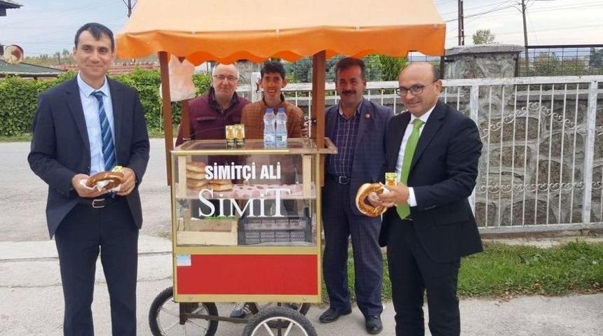 Engelli Simit&ccedil;i Bir&ccedil;ok Kişiye &Ouml;rnek Oluyor