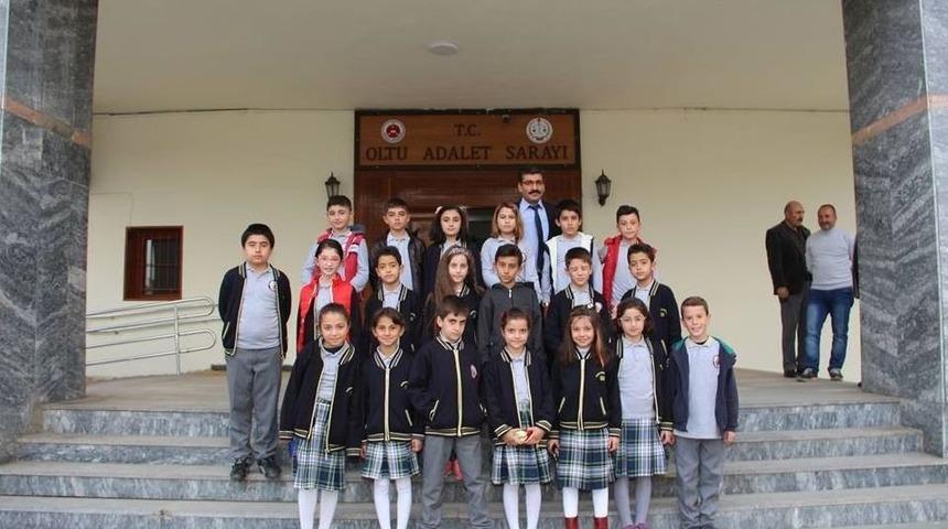 &Ouml;ğrenciler Mahkeme Salonlarını Gezdiler