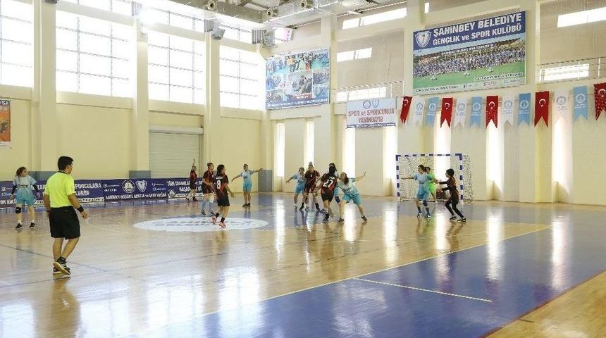 Şahinbey Belediyesi&rsquo;nden Hentbol Turnuvası