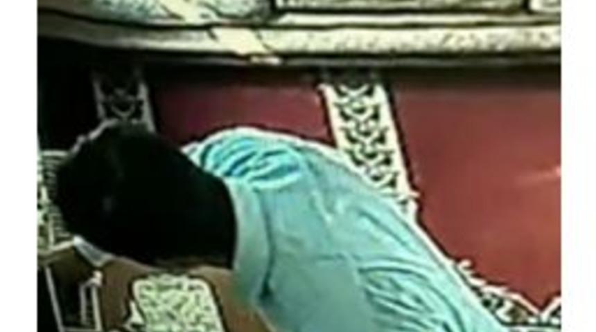 7 Camiden 700 Tl Sadaka &Ccedil;alan Hırsız Aranıyor