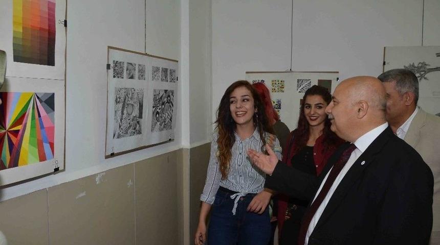 G&uuml;zel Sanatlar Fak&uuml;ltesi &Ouml;ğrencileri H&uuml;nerlerini Sergiledi