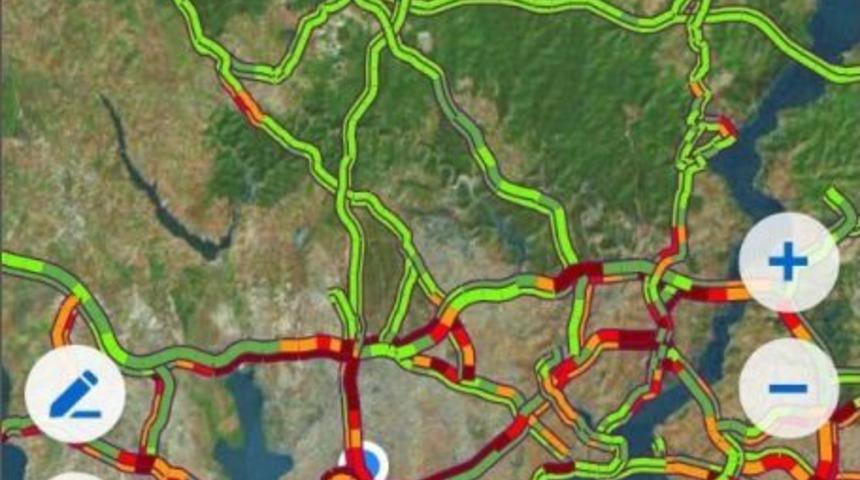 Yağmur Nedeniyle İstanbul&rsquo;da Yoğun Trafik