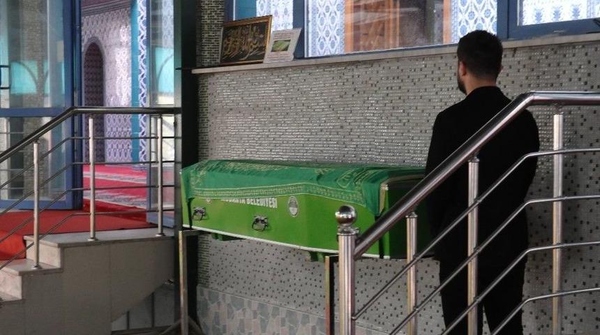 Eylem Gülçin Kanık’ın Cenazesi Anneannesinin Mezarına Defnedildi