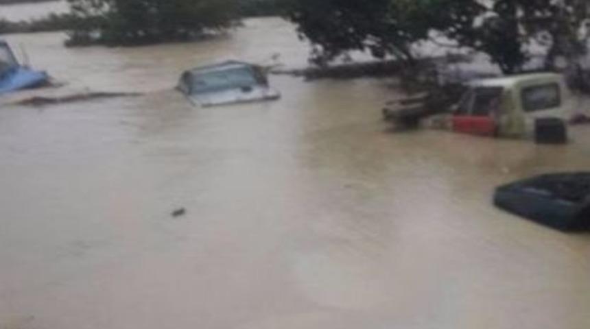 Dere Taştı, Yollar Sular Altında Kaldı