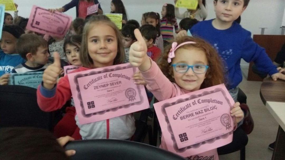 4 Yaşındaki &Ccedil;ocuklar Okuma Yazma &Ouml;ğrenmeden Kodlamayı &Ouml;ğreniyor