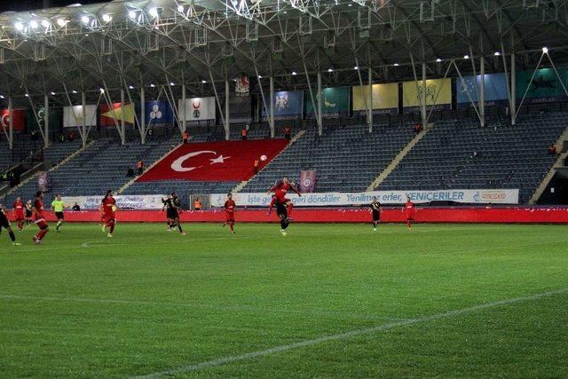 Osmanlıspor Son 3 Yılda İlk Defa Boş Tribünlere Oynadı