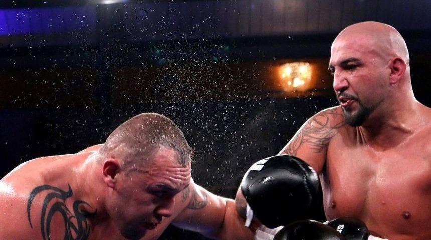 Yunan Rakibi Erkan Teper&rsquo;e Kafa Attı