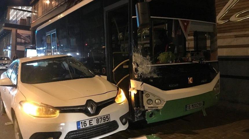 Yolcu Otob&uuml;s&uuml;n&uuml; Fark Etmeyen S&uuml;r&uuml;c&uuml; Kazaya Sebep Oldu