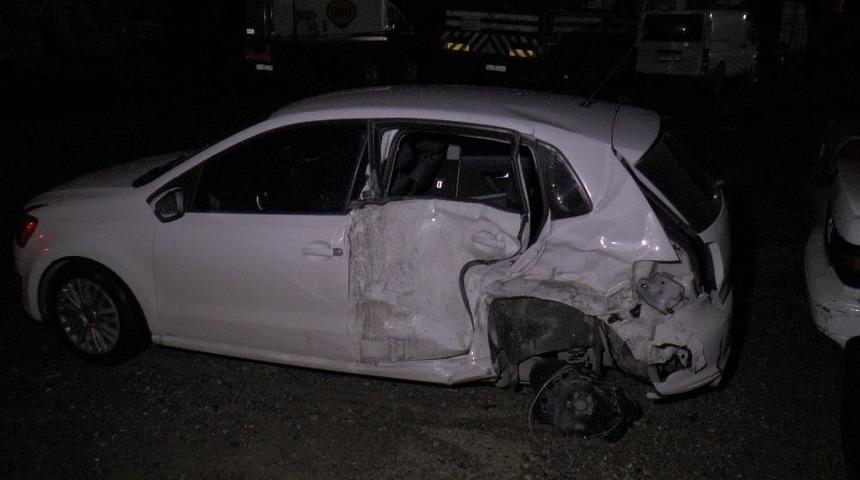 Yağışlı Havada Makasa Giren Ara&ccedil; Kazaya Neden Oldu: 1&rsquo;i Polis 5 Yaralı