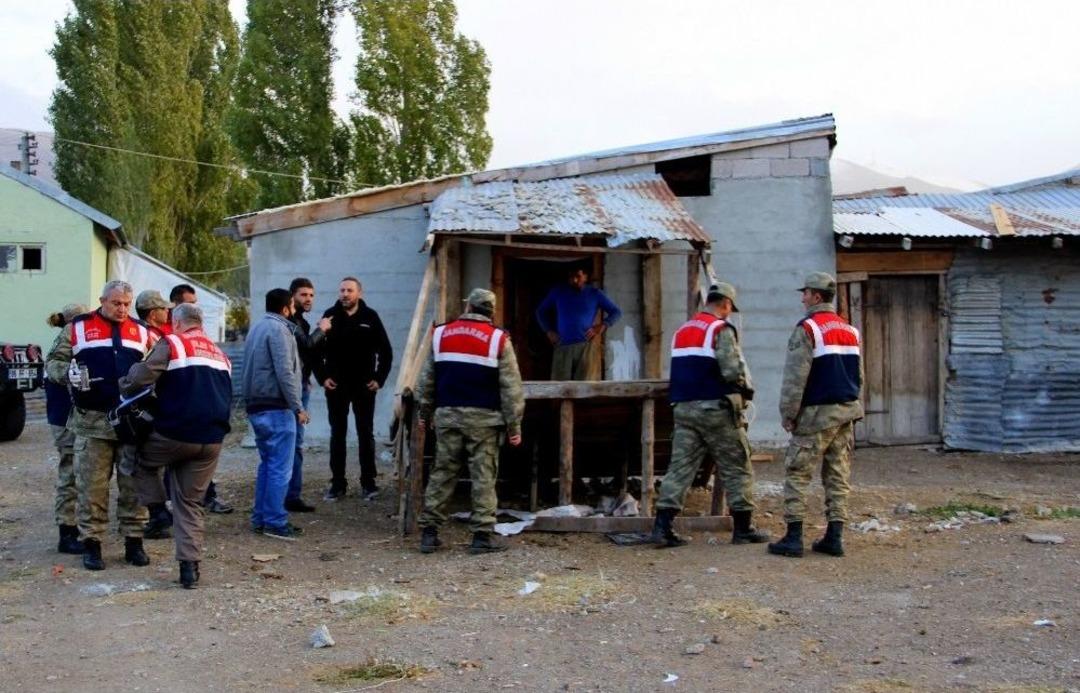 Bomba Ş&uuml;phesiyle Kovalanan Aracın Bagajından Buzağı &Ccedil;ıktı