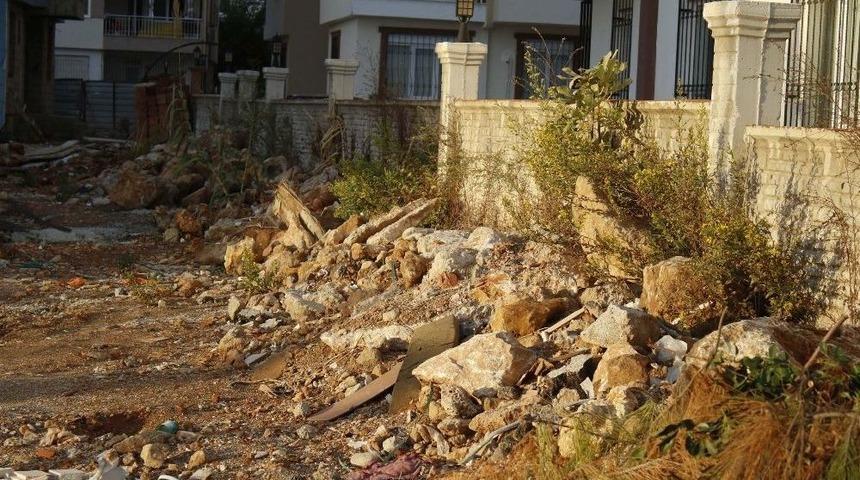 Taşın Altına Saklanan Uyuşturucu Polise Takıldı