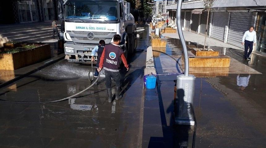 Şırnak Belediyesi Cadde Ve Sokakları Yıkıyor