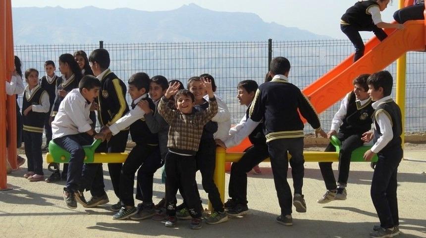 Şırnak Belediyesi Okullara Oyun Grupları Kuruyor