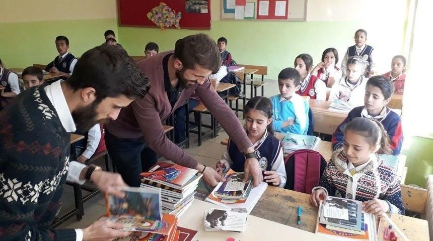 Erzincan&rsquo;dan Hakkarili &Ouml;ğrencilere Kırtasiye Desteği