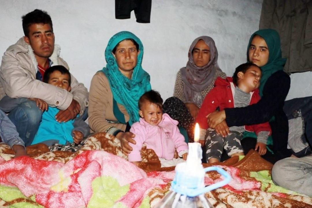 Taliban&rsquo;dan Ka&ccedil;an 10 Kişilik Afgan Aile Tek G&ouml;z Barakadan Kurtarıldı