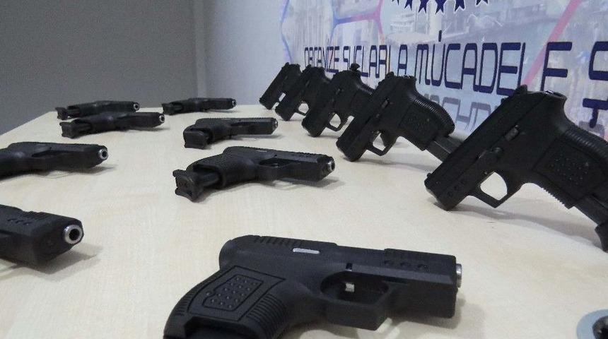 İzmir’de Silah Kaçakçılarına Operasyon