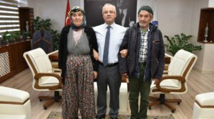 Yaşlı Çiftten Başkan Kayda’ya Hizmet Teşekkürü