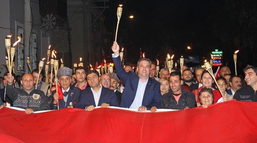 Buca&rsquo;da 7&rsquo;den 77&rsquo;ye Cumhuriyet Coşkusu