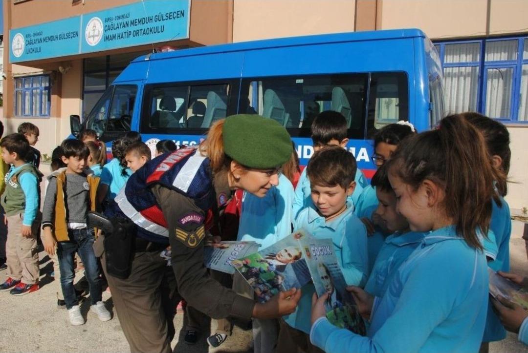 Jandarmadan Okul &Ouml;nlerinde Sıkı Kontrol