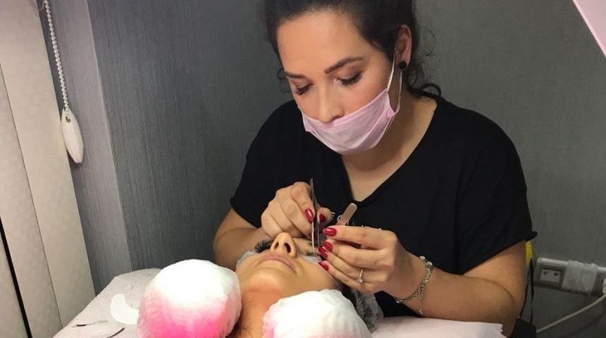 Kirpik Yaptırırken Gözlerinizden Olmayın