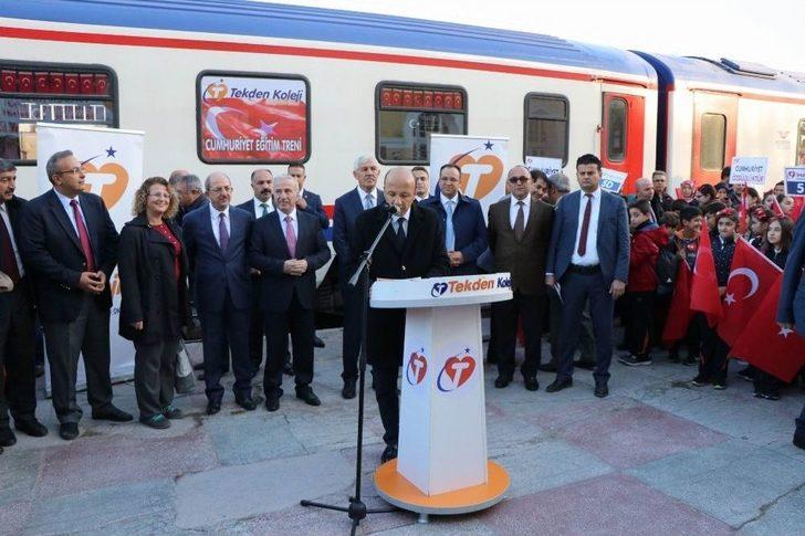 Tekden Cumhuriyet Eğitim Treni Sivas’a Uğurlandı G3