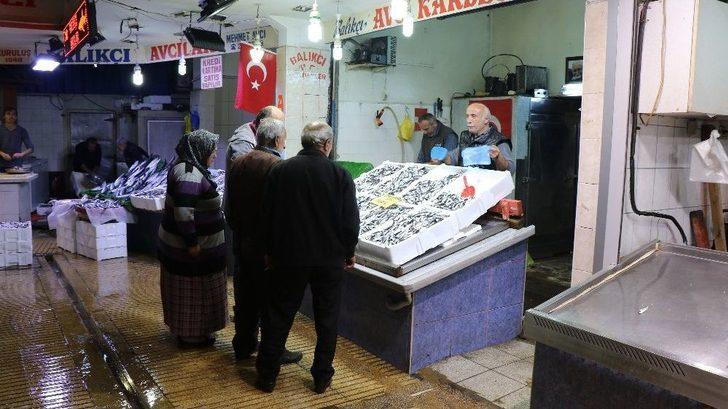 Havanın Soğumasıyla Tezgahlarda Hamsi Bolluğu Yaşanıyor G4