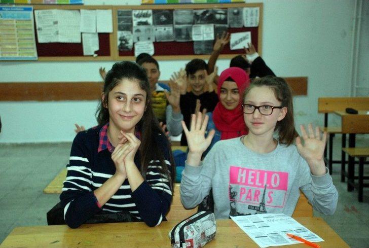 Nisanur İçin Öğretmenleri İşaret Dili Öğreniyor G1