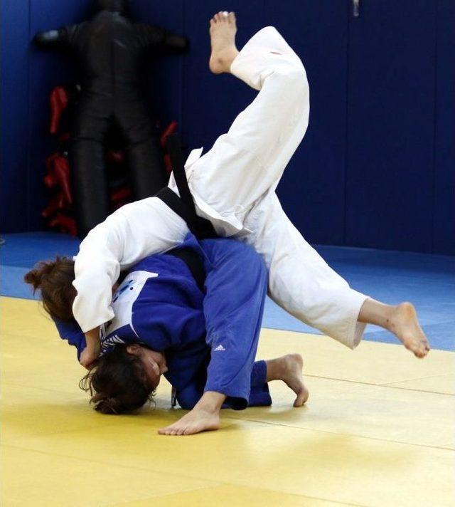 Judoda 23 Yaş Altı Kadın Milli Takım Seçmeleri Yapıldı