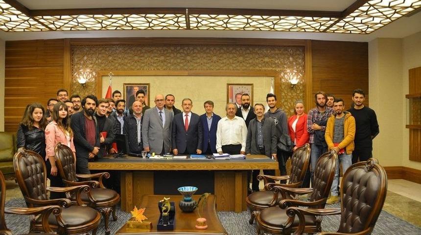 &Ouml;d&uuml;ll&uuml; Gen&ccedil; İletişimcilerden, Rekt&ouml;r Şahin&rsquo;e Ziyaret