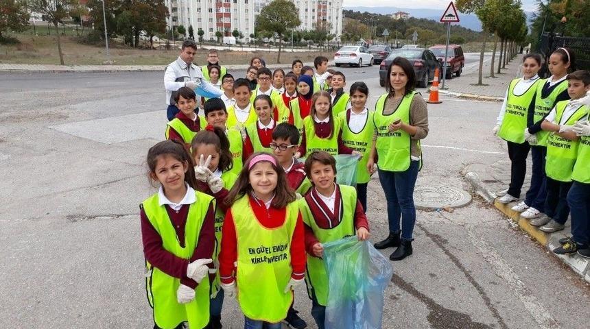 K&ouml;rfezli &Ouml;ğrenciler Ders İşlerken Ders Verdiler