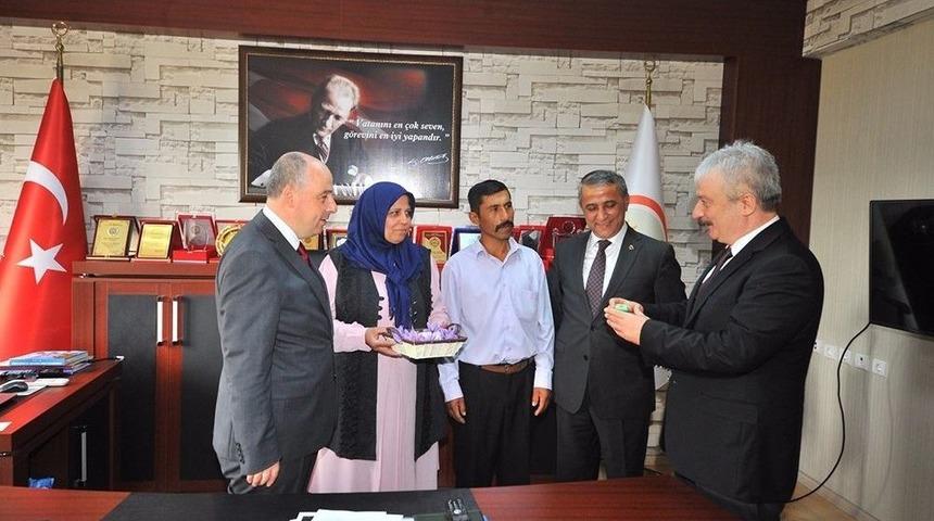 Safran Yetiştiren Kadın &Ccedil;ift&ccedil;iye Altın &Ouml;d&uuml;l&uuml;