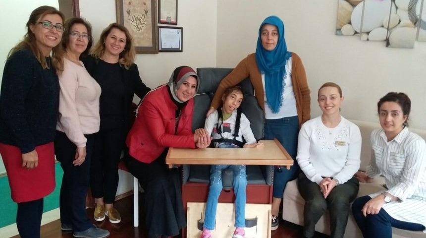 &Ouml;zel Tasarım Sandalye Hediye Edildi