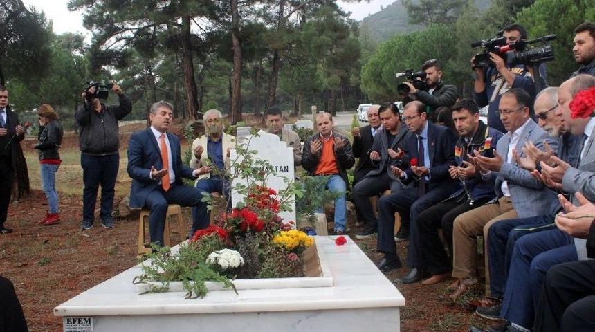 Denizlili Gazeteci Mezarı Başında Dualarla Anıldı