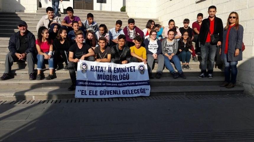 Polisten &Ouml;ğrencilere K&uuml;lt&uuml;rel Gezi